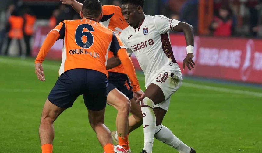 Trendyol Süper Lig: RAMS Başakşehir: 2 - Trabzonspor: 1 (İlk yarı)