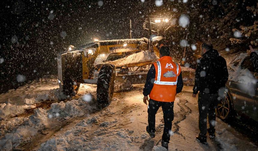 Mersin Büyükşehir Belediyesi, kar yağışına karşı 13 ilçede 7/24 teyakkuzda