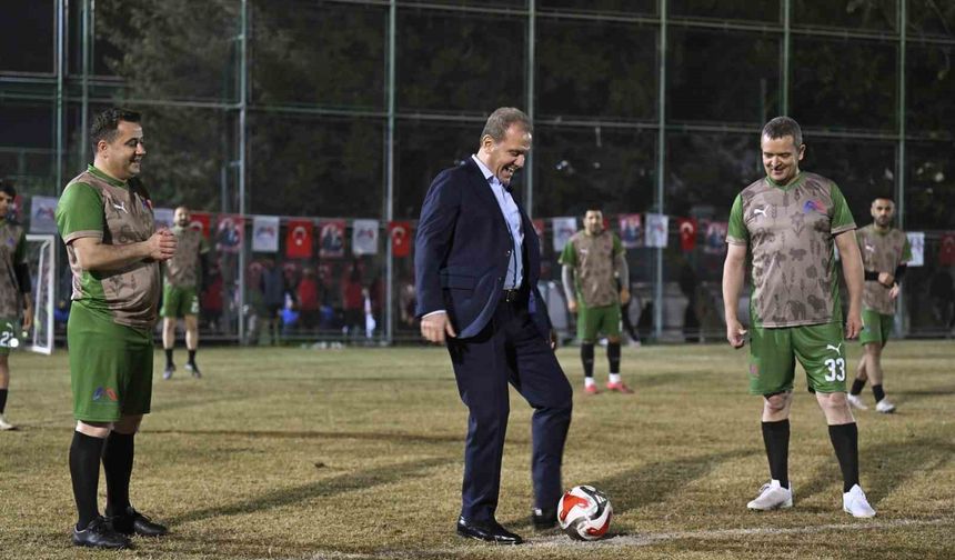 Mersin Büyükşehir Belediyesinin birimler arası futbol turnuvasına start verildi