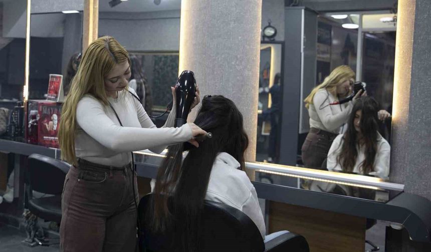 Mersin'de MERCEK ile kadınlar mesleğe adım atıyor