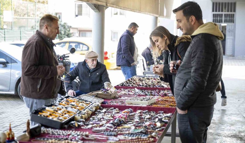 Antika pazarı, Mersin'de nostalji tutkunlarını buluşturuyor