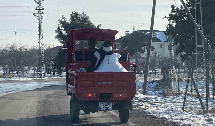 Kardan adam motosiklet kasasında yola çıktı