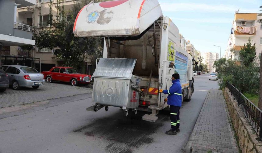 Akdeniz Belediyesinden konteynerlere kapsamlı temizlik çalışması