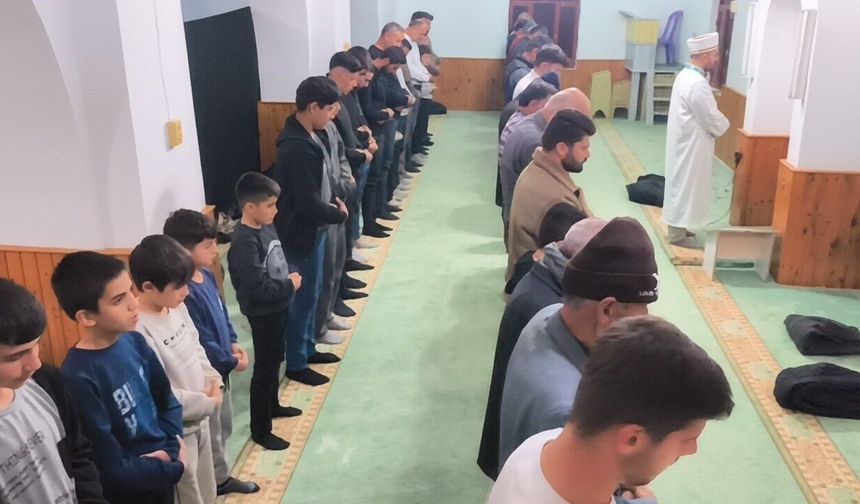 Anamur'da teravih namazı çocuklar için bayrama döndü