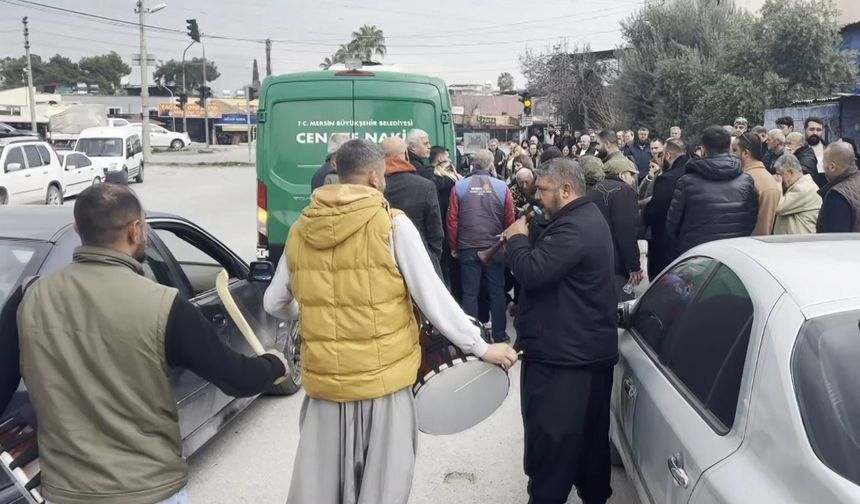 Kazada ölen genç adamın cenazesi davul zurnayla uğurlandı