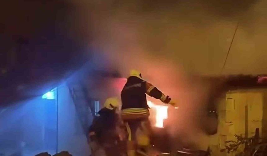 Mersin'de bir evin ambarında çıkan yangın korkuttu