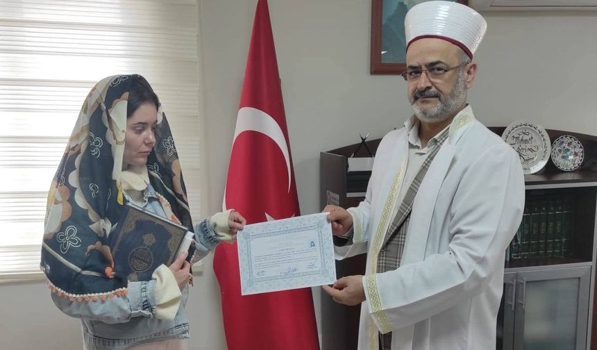 Viktoria müslüman oldu, Amine ismini aldı