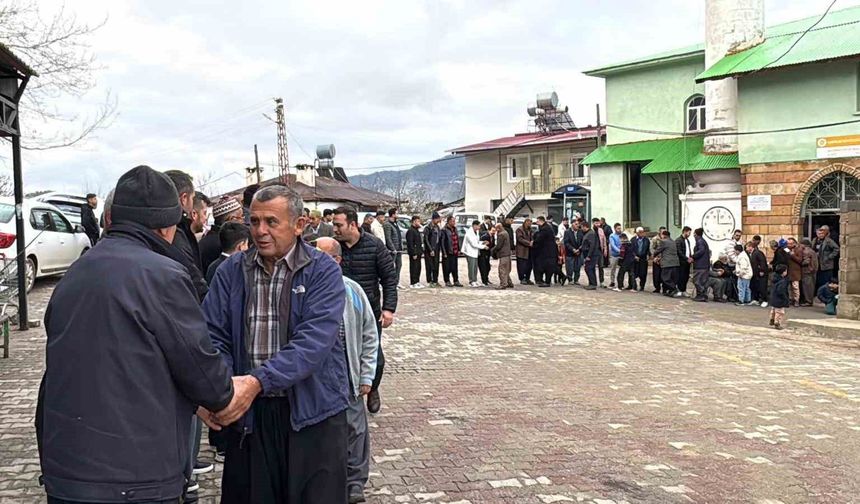 Mersin'de bayramlaşma geleneği sürüyor