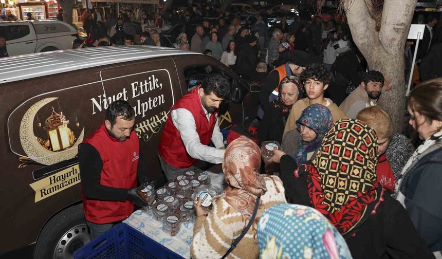 Mersin'de Kadir Gecesinde 10 bin kişilik lokma ikramı