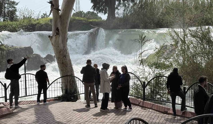 Tarsus Şelalesi'ne yağış sonrası ziyaretçi akını