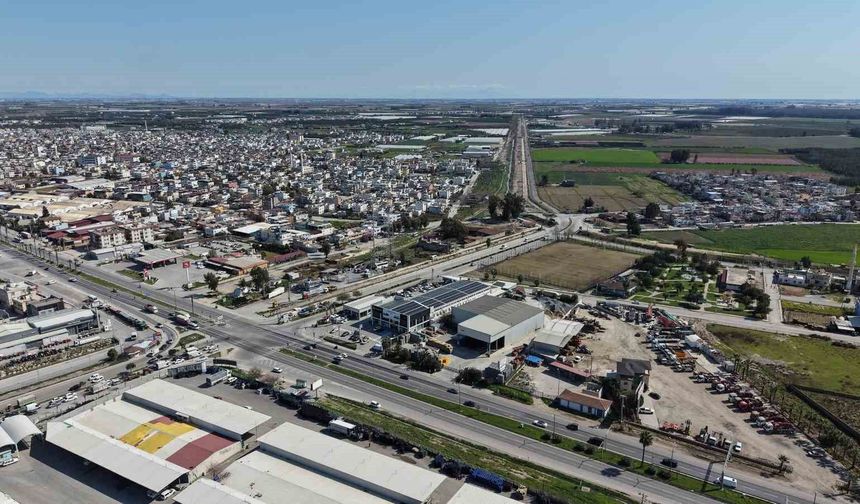 Tarsus'ta çiftçileri sevindiren yol çalışması