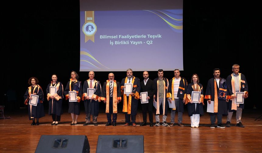 Mersin Üniversitesi’nde Bilim ve Başarı Ödülleri Sahiplerini Buldu