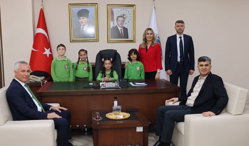 Minik Buğlem bir günlüğüne başkan oldu, ilk talimat park için geldi