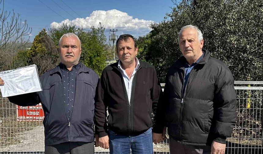 10 yıldır ödenmeyen süt paraları için fabrika önünde toplandılar