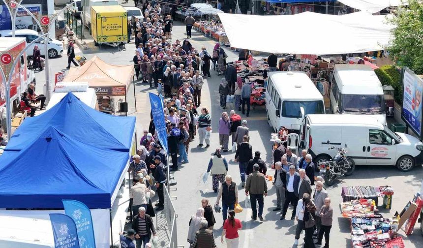 Büyükşehrin fideleri Karacasu ve Koçarlı'da dağıtıldı