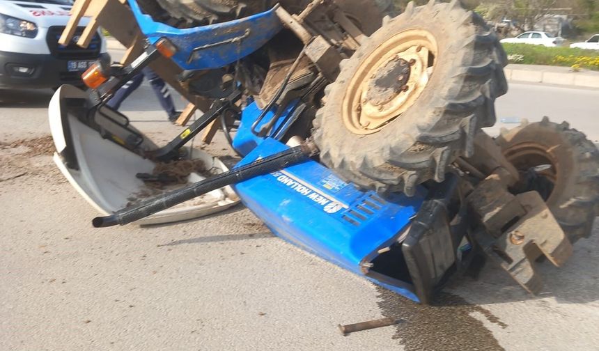 Çorum'da traktör ile ambulans çarpıştı: 1 yaralı