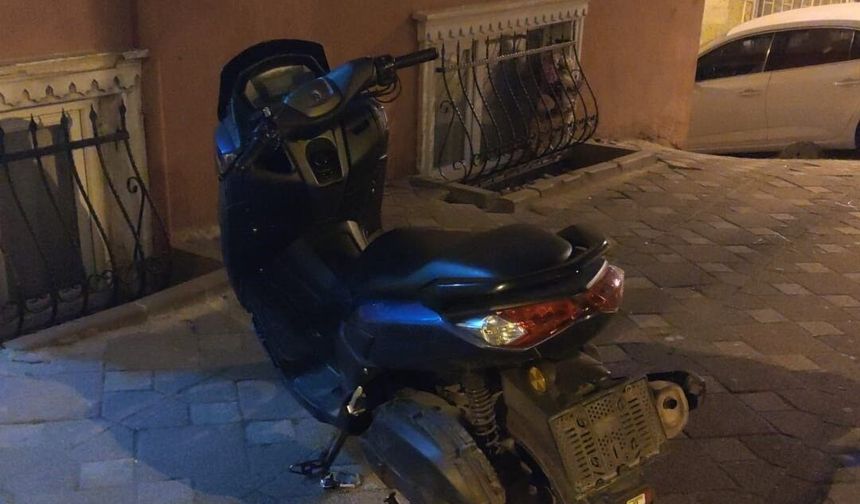 Fatih'te iş yerine silahlı saldırı kamerada: 3 şüpheli yakalandı