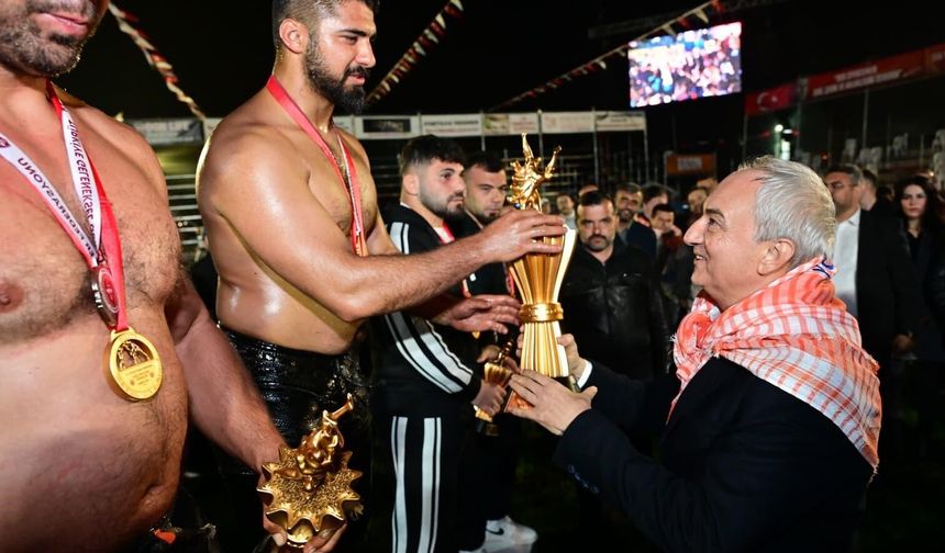 Kepez'in başpehlivanı Enes Doğan