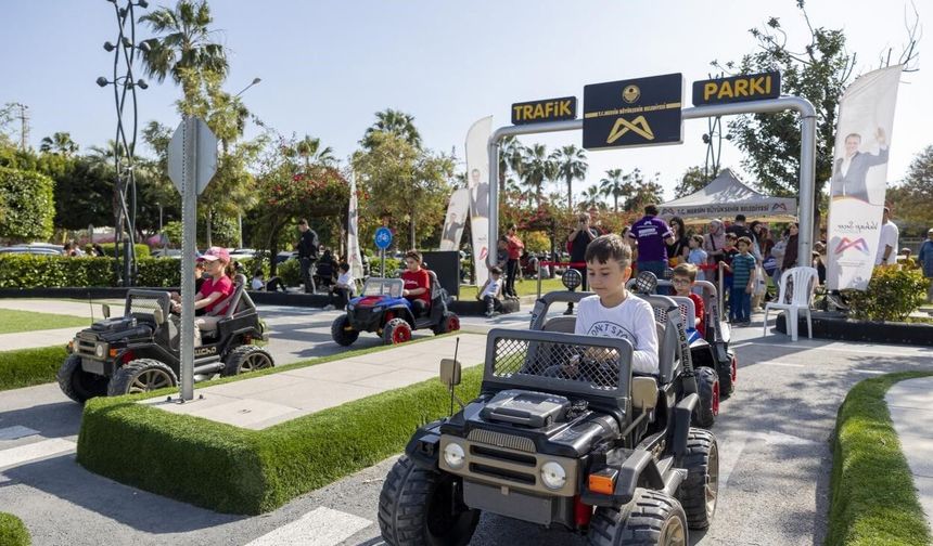 Mersin'de 23 Nisan coşkusu bilimden doğaya taştı