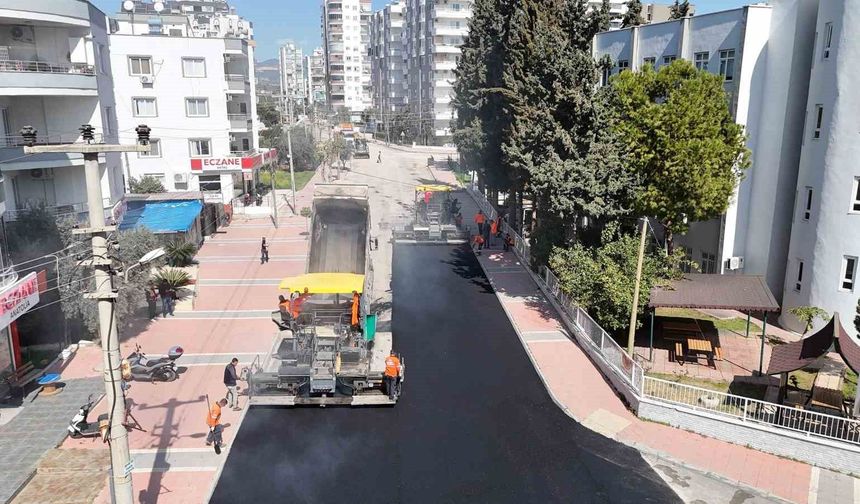 Mersin'de yol yenileme çalışmaları sürüyor
