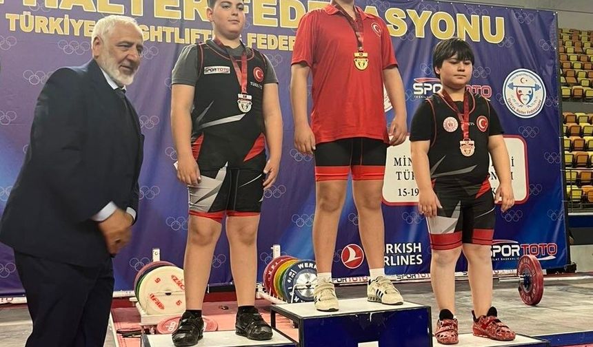 Minik halterci Taha Toprak, Türkiye 2'ncisi oldu