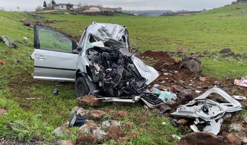 Siverek'te tır ile hafif ticaret aracı çarpıştı: 2 ölü, 1 yaralı