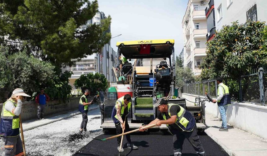 Tarsus'ta yol yenileme çalışmaları hız kesmiyor