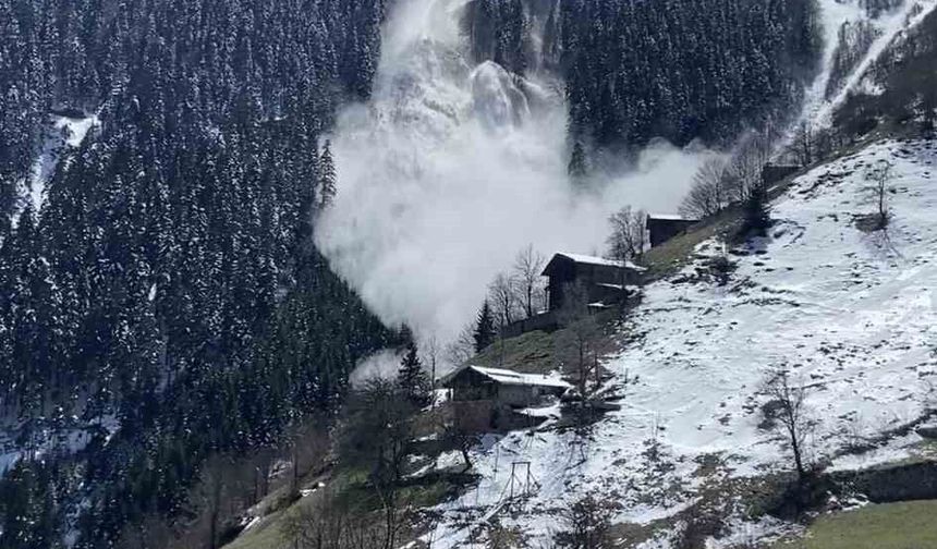 Trabzon'daki çığ anı cep telefonu kamerasına yansıdı