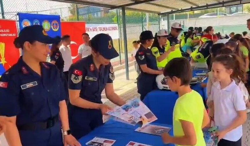 Mersin'de jandarmadan öğrencilere tanıtım etkinliği