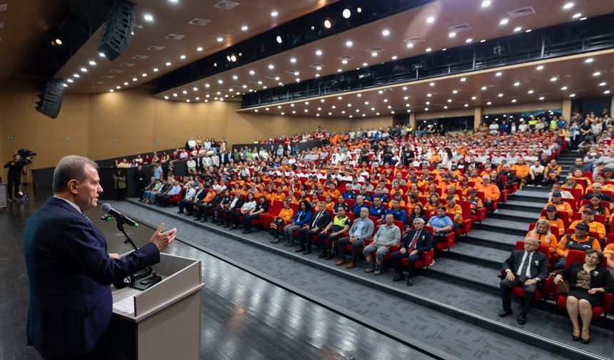 Seçer’den Belediye Çalışanlarına:“Tarihe Not Düşüyorsunuz”