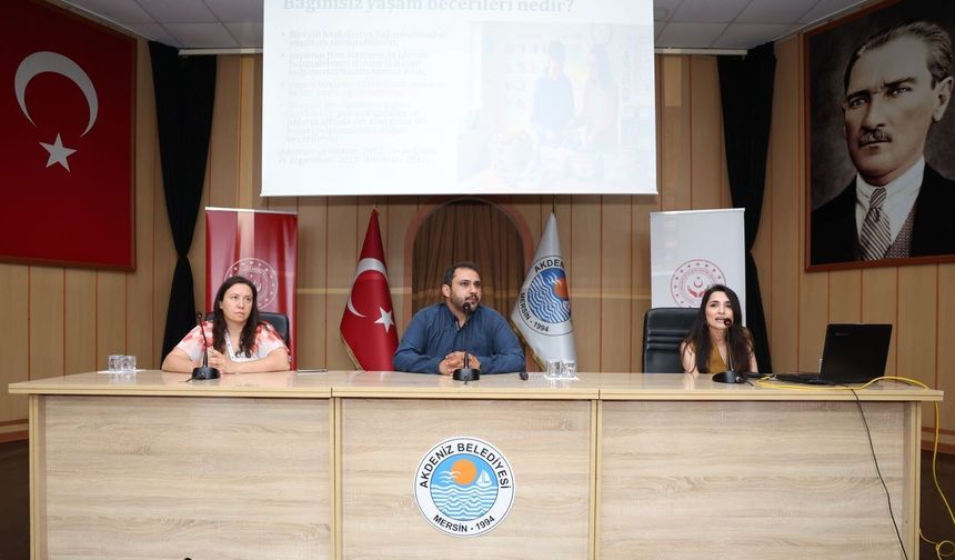 Akdeniz'de 'Özel Gereksinimli Bireyler ve Ev Yaşamı' paneli düzenlendi