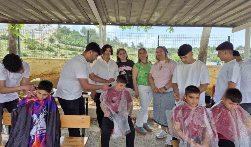 Bayram öncesi anlamlı dokunuş: Miniklere ücretsiz tıraş