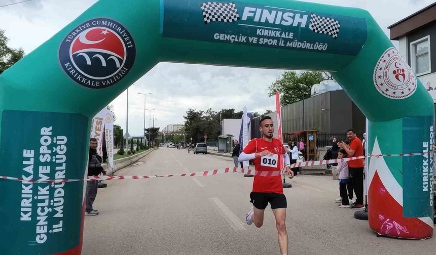 Kırıkkale'de vatandaşlar halk koşusunda yarıştı