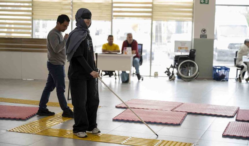 Mersin'de Erasmus öğrencileri engelli bireylerin yaşamını deneyimledi