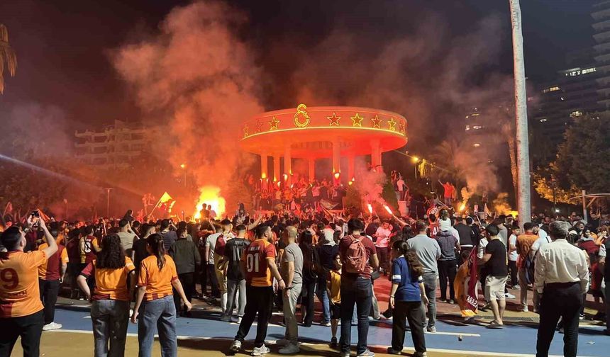 Mersin'de Galatasaray'ın şampiyonluğu büyük coşkuyla kutlandı