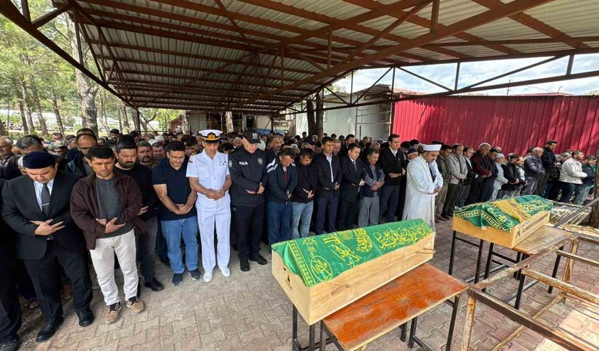 Mersin'de ölen 2 kardeşin cenazesi gözyaşları arasında defnedildi