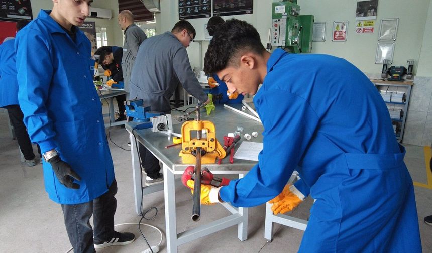 Mersin'de Meslek Liselilerden Bilgi ve Beceri Şöleni
