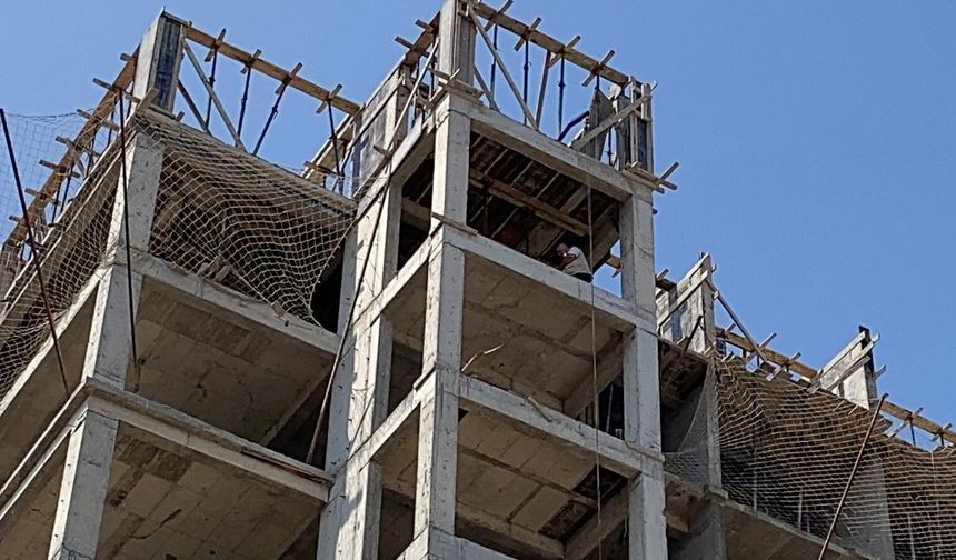 Erdemli'de İnşaattan düşen işçi hayatını kaybetti