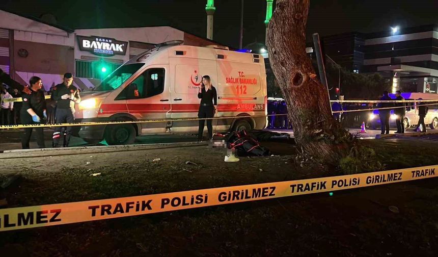 149 kilometre hızla refüje daldı: