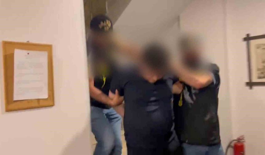 Kırmızı Bültenle Aranan Uyuşturucu Kaçakçısı Mersin'de Yakalandı