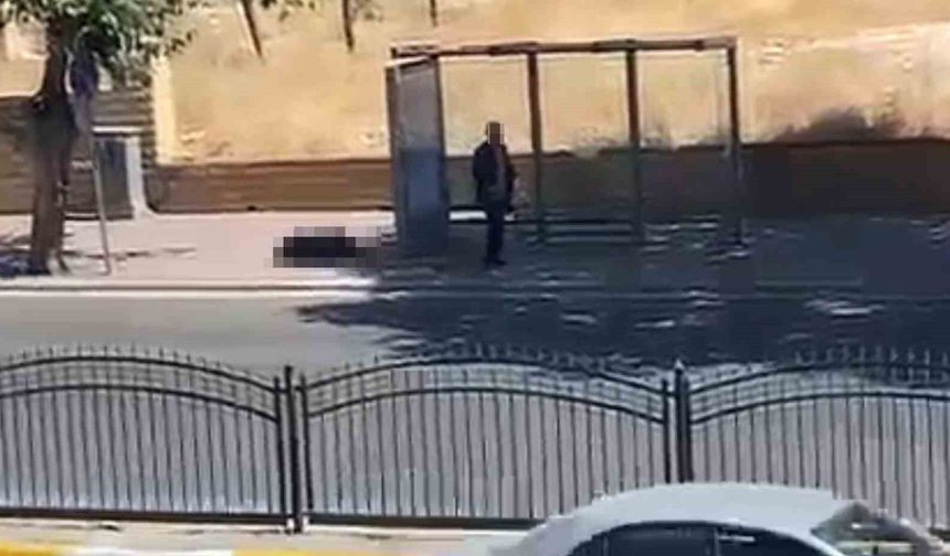 Durakta bekleyen eşini silahla vurdu
