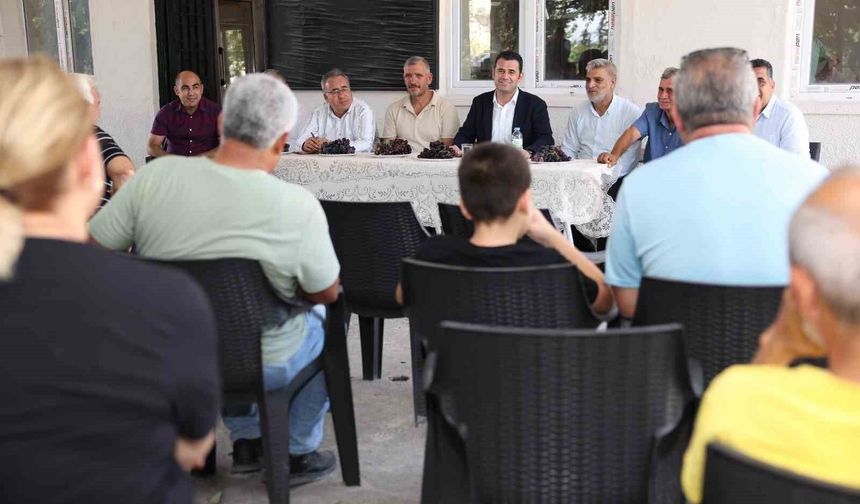 Akdeniz'de hizmet mesaisi sahada: Beşikci mahalle sakinleriyle buluştu