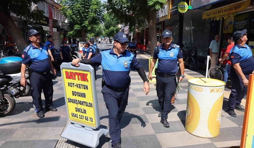 Akdeniz'de kaldırım işgallerine zabıta denetimi