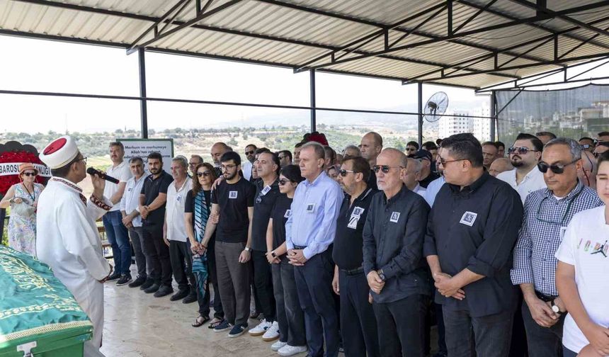 Gazeteci Duygu Öksüz Canova son yolculuğuna uğurlandı