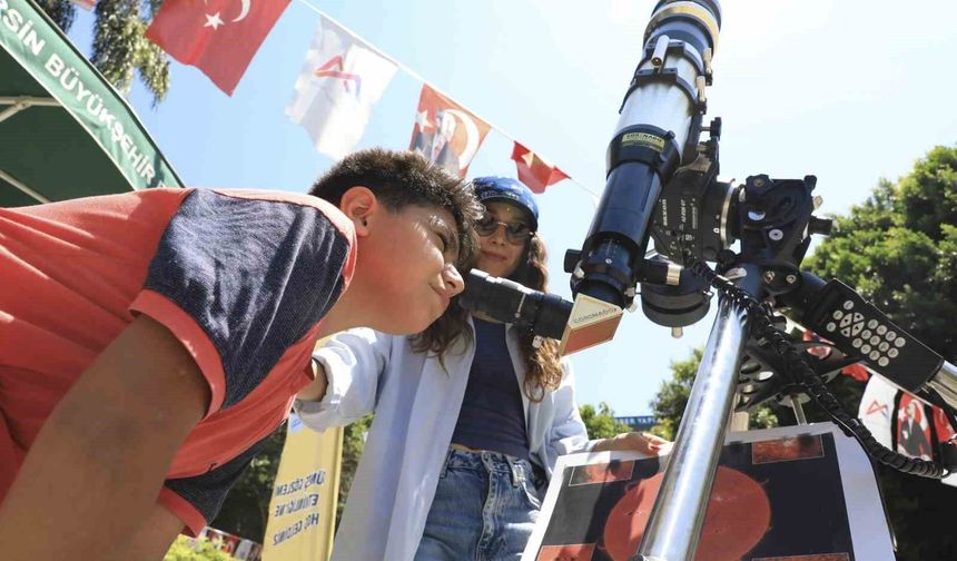 Mersin'de çocuklar teleskopla Güneş'i gözlemledi