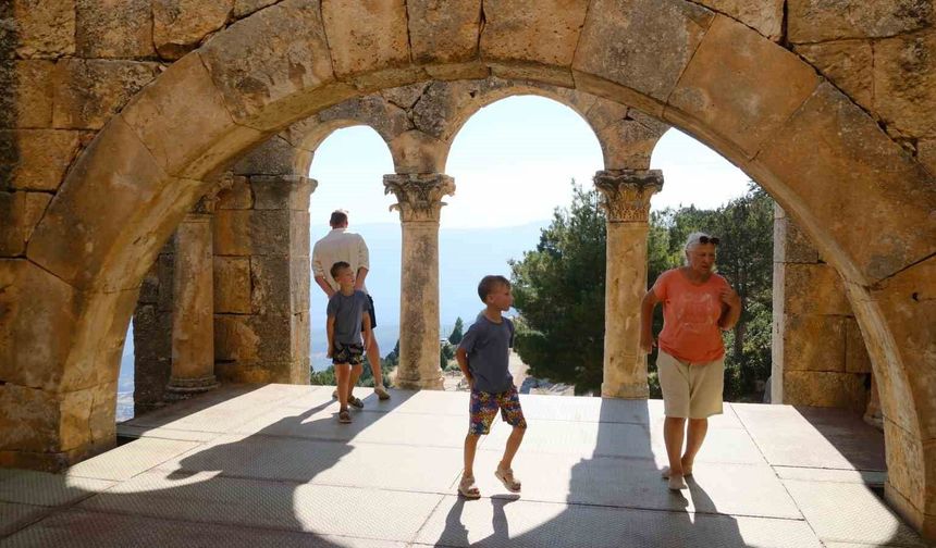 UNESCO listesindeki Alahan Manastırı zamana direniyor