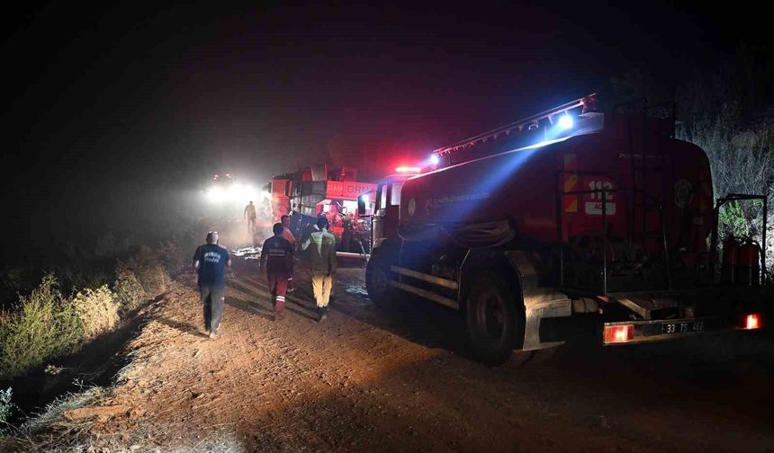 Bozyazı'daki orman yangınına ekiplerin müdahalesi gece boyunca sürdü