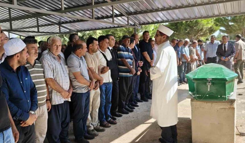 Feribot faciasında hayatını kaybeden Hüseyin Özdemir, Silifke'de toprağa verildi