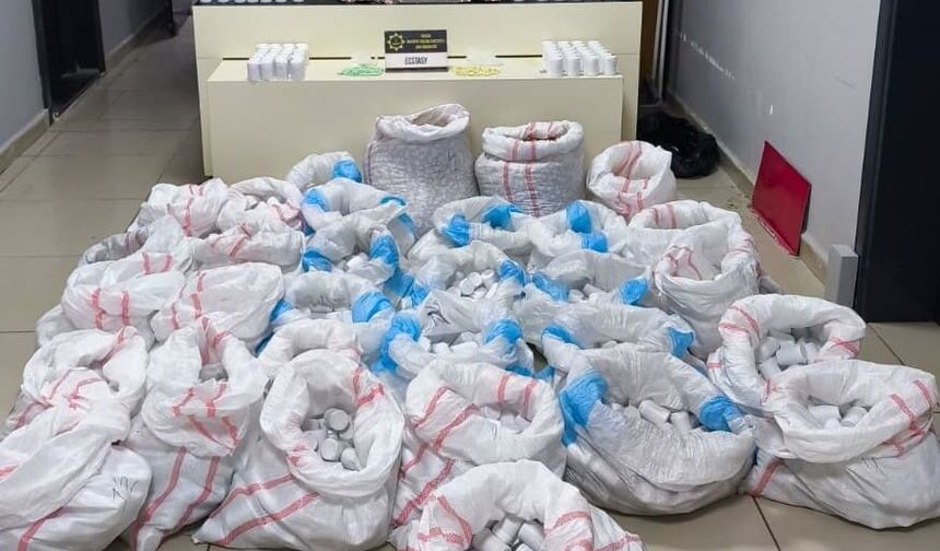 Şehir Hastanesi Otoparkında Uyuşturucu  Operasyonu : 256 Bin 900 Sentetik Hap