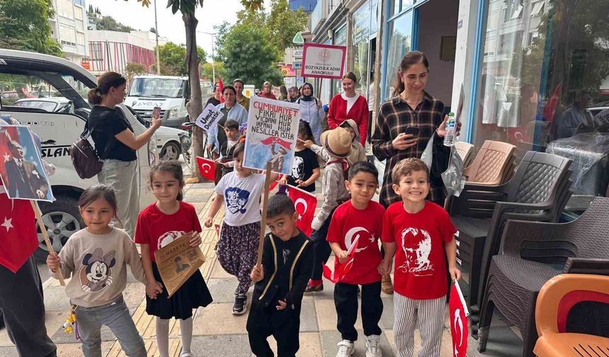 Bozyazı'da miniklerden cumhuriyet coşkusuna anlamlı yürüyüş